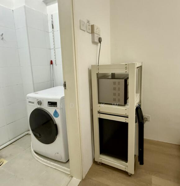 In-room washer+dryer, oven & fridge