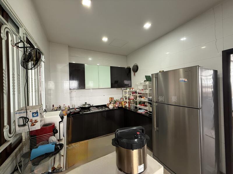 Dry kitchen