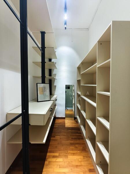 Walk in wardrobe
