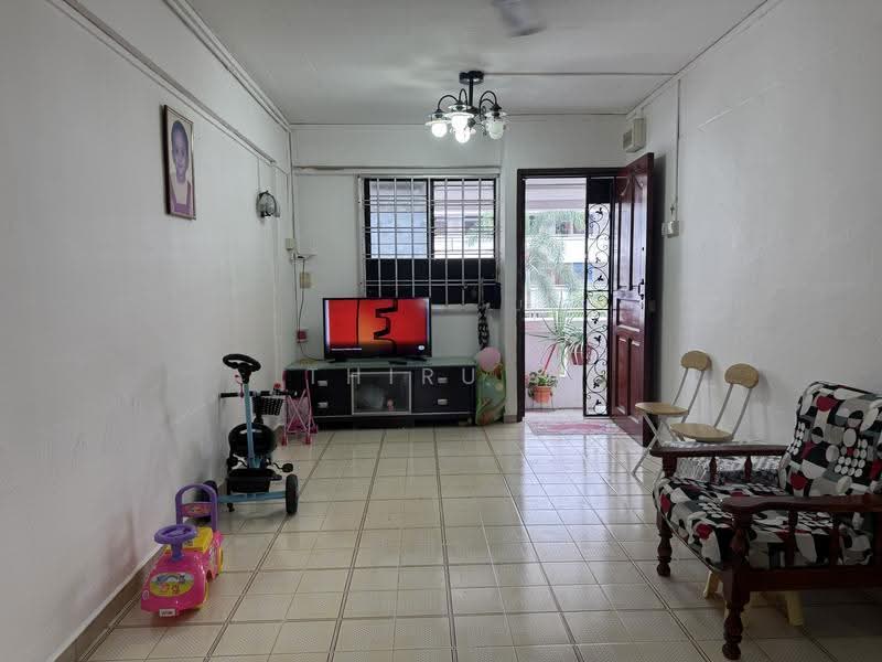 704 Yishun Avenue 5, 704 Yishun Avenue 5, Sembawang / Yishun, 2 Bedrooms, 731 sqft, HDB Flat For Sale, by Thiru P, 60173291 - Living Room - PropertyGuru.com.sg