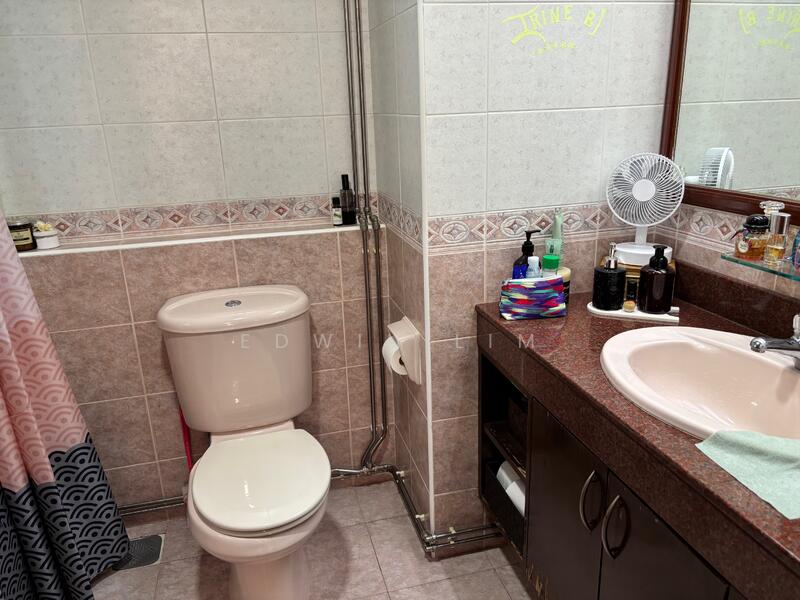 Master Bedroom Attached Bathroom