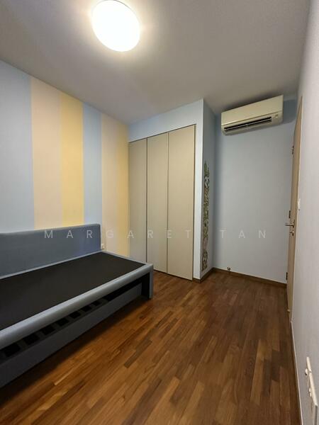 Common bedroom full height wardrobe