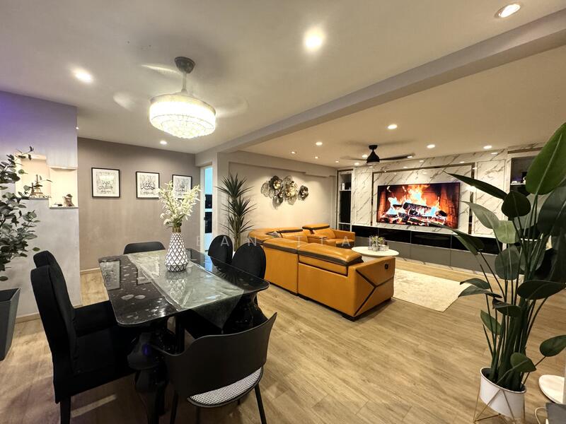 452 Jurong West Street 42 HDB Flat For Sale at S$ 690,000 | PropertyGuru Singapore - Living Room