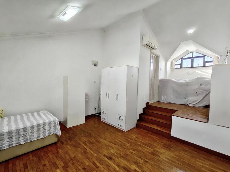 Attic room with ensuite