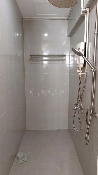 4 Lorong 7 Toa Payoh, 4 Lorong 7 Toa Payoh, Balestier / Toa Payoh, 2 Bedrooms, 732 sqft, HDB Flat For Sale, by Eileen Leong, 60173568 - Bathroom - PropertyGuru.com.sg