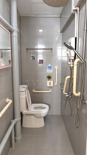 4 Lorong 7 Toa Payoh, 4 Lorong 7 Toa Payoh, Balestier / Toa Payoh, 2 Bedrooms, 732 sqft, HDB Flat For Sale, by Eileen Leong, 60173568 - Bathroom - PropertyGuru.com.sg