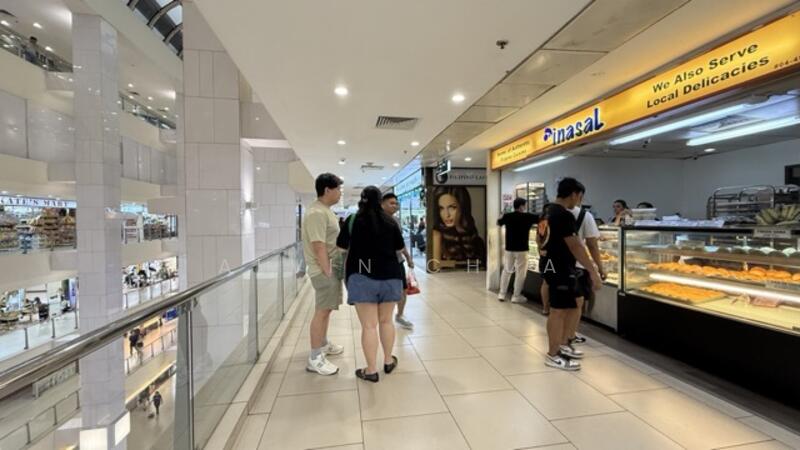 Lucky Plaza, 304 Orchard Road, 538 sqft, Mall Shop For Sale, by Alvin Chua, 60174081 - Corridor - CommercialGuru.com.sg