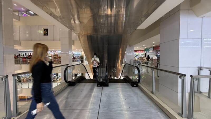 Lucky Plaza, 304 Orchard Road, 538 sqft, Mall Shop For Sale, by Alvin Chua, 60174081 - Corridor - CommercialGuru.com.sg