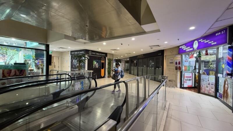 Lucky Plaza, 304 Orchard Road, 538 sqft, Mall Shop For Sale, by Alvin Chua, 60174081 - Corridor - CommercialGuru.com.sg