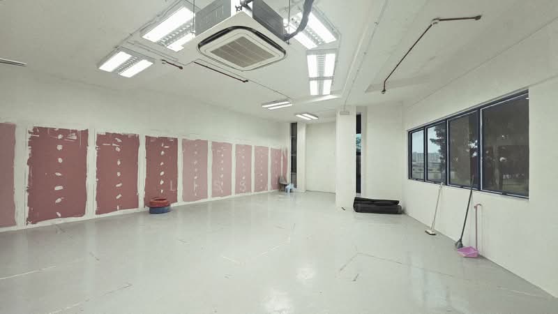 Uni-Tech Centre, 55 Toh Guan Rd East, 1,300 sqft, Factory / Workshop (B2) For Rent, by Lissa Teo, 60174184 - Interior - CommercialGuru.com.sg