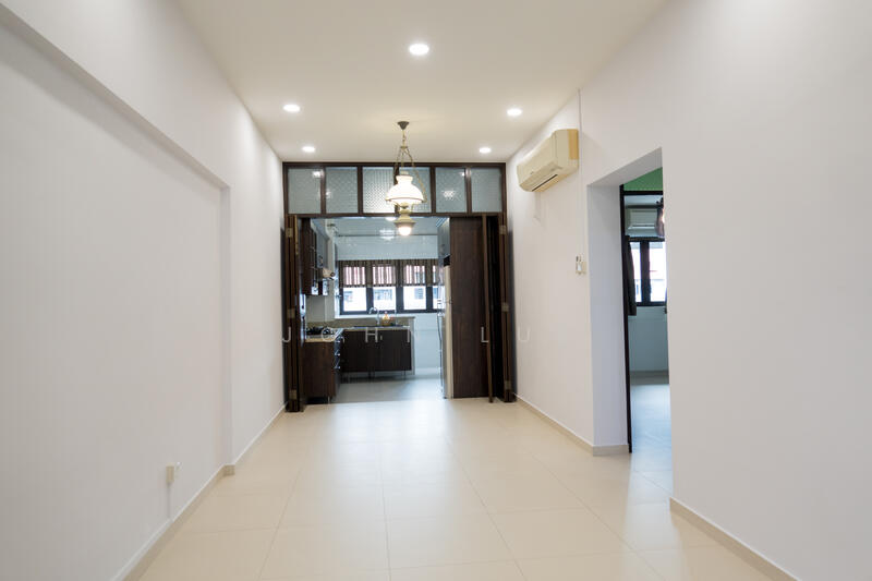 Modern and spacious living & dining room