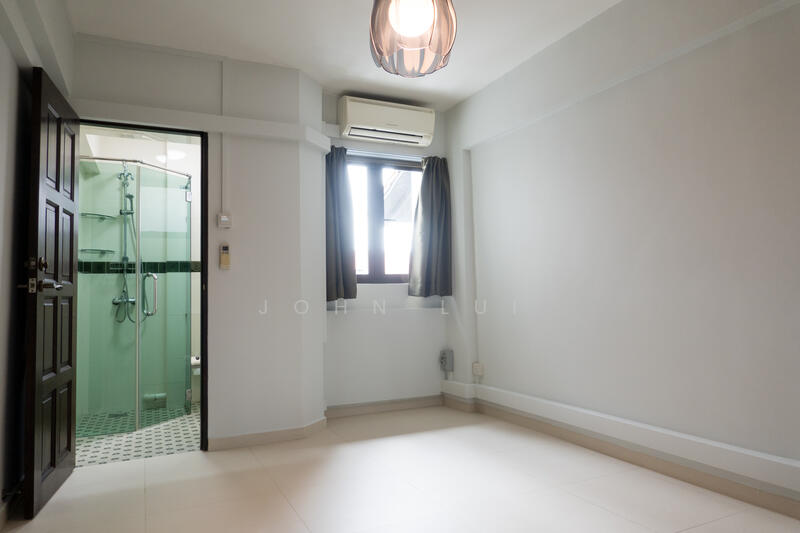 Master bedroom w attached bath