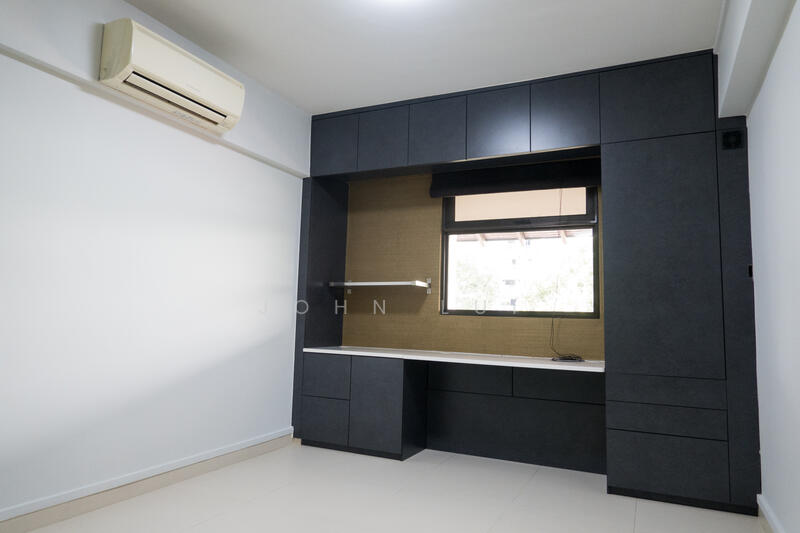 Room 2 w desk & storage