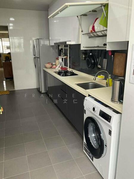 Blk 537