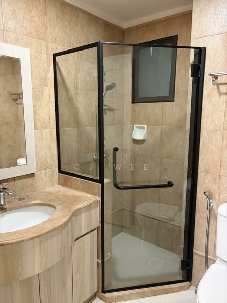 Heritage View, 8 Dover Rise, 2 Bedrooms, 969 sqft, Condominium For Sale, by CJ Wee, 60174663 - Common Bathroom - PropertyGuru.com.sg