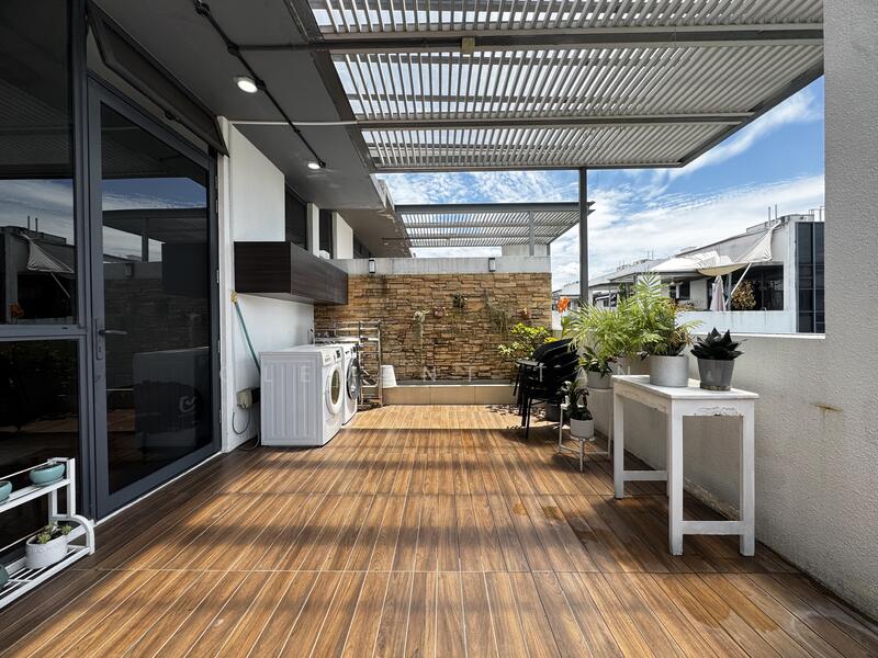Roof Terrace (Level 3) 