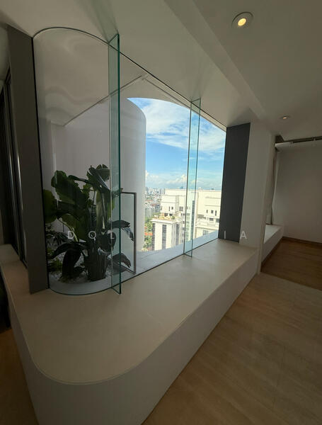 Glass panels on walkway