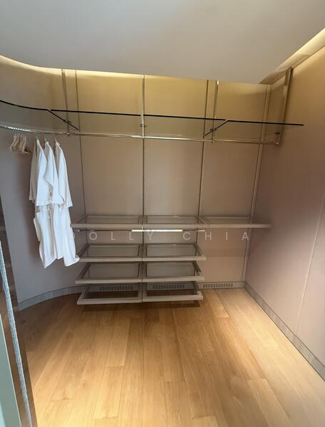 Walk-in Wardrobe