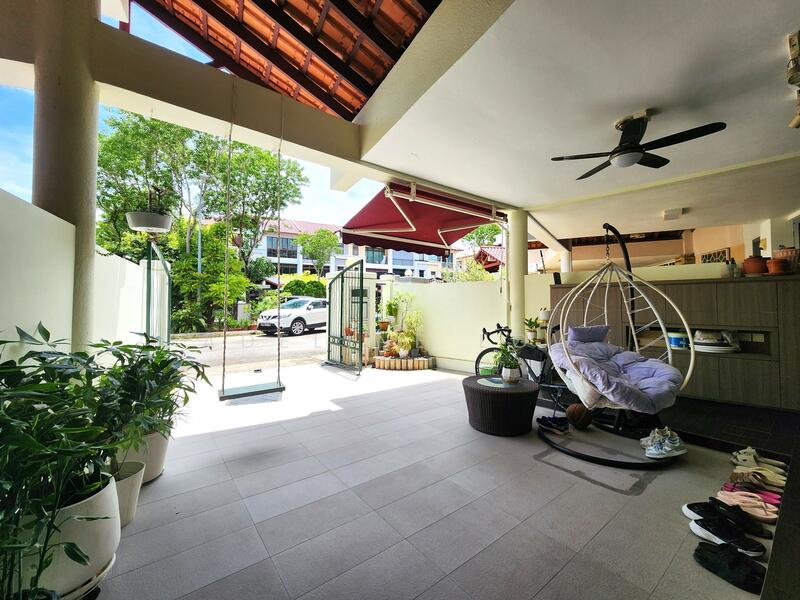 Huge Front Terrace & Car Porch