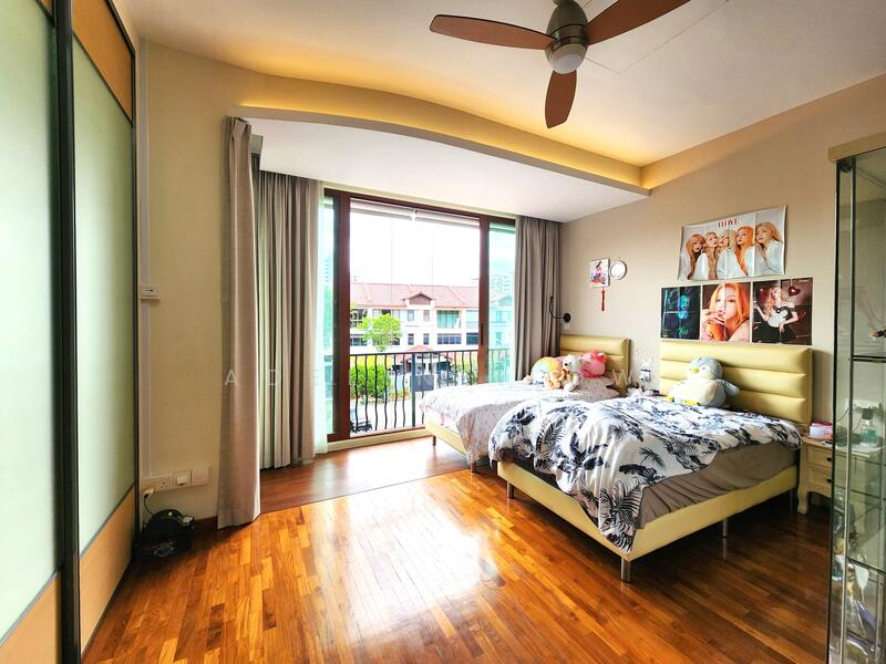 Huge & Comfy Junior Master Bedroom