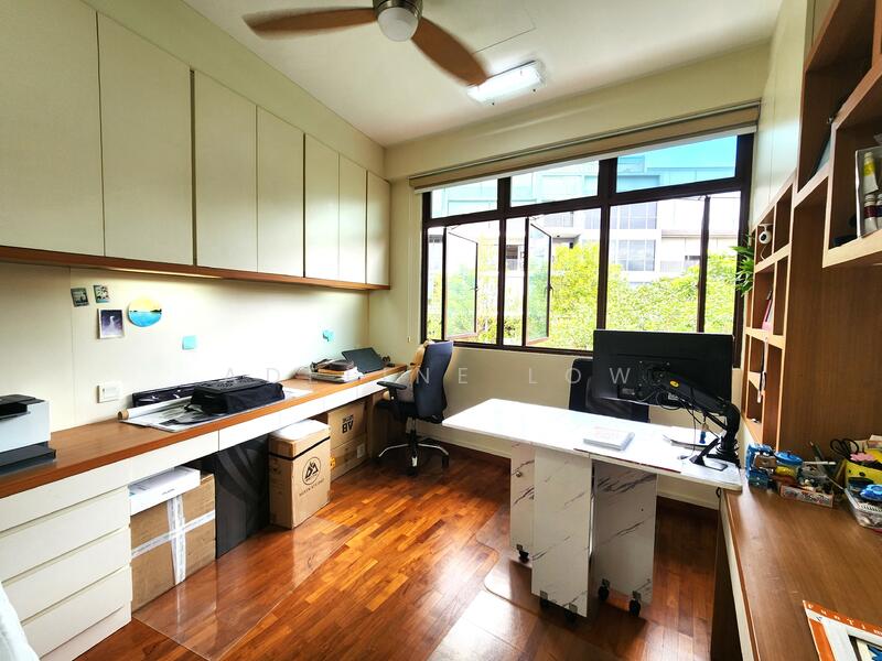 Bright Bedroom 4 / Home office, Level 3