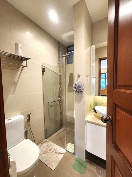 Bathroom at Level 1