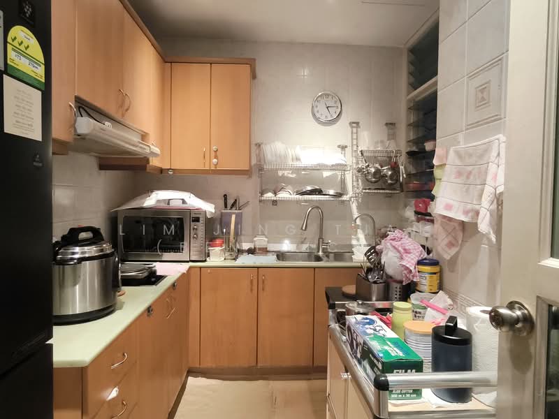 Le Wood Condominium For Sale at S$ 1,685,000 | PropertyGuru Singapore - Kitchen
