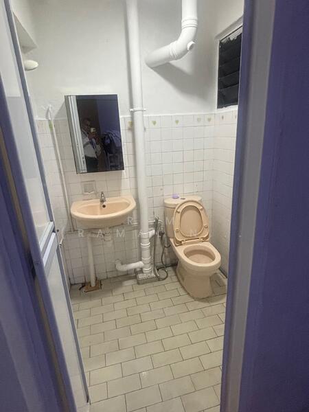 153 Yishun Street 11, 153 Yishun Street 11, 3 Bedrooms, 980 sqft, HDB Flat For Rent, by Ram (Ramalingam), 60175131 - Bathroom - PropertyGuru.com.sg