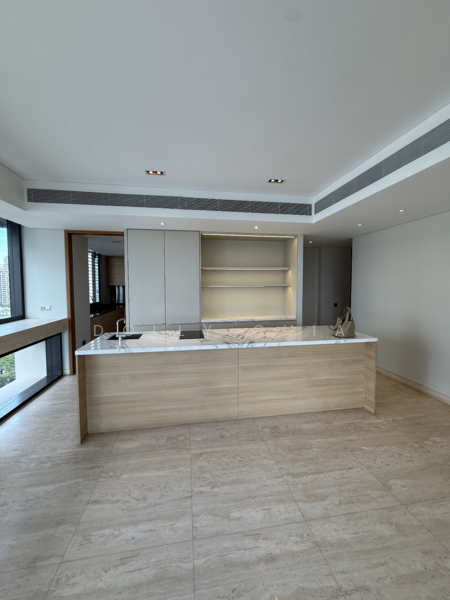 Kitchen with Island 