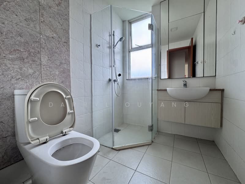 Sunglade, 1 Serangoon Avenue 2, 3 Bedrooms, 1,141 sqft, Condominium For Rent, by Darryl Ouyang, 60175450 - Common Bath - PropertyGuru.com.sg
