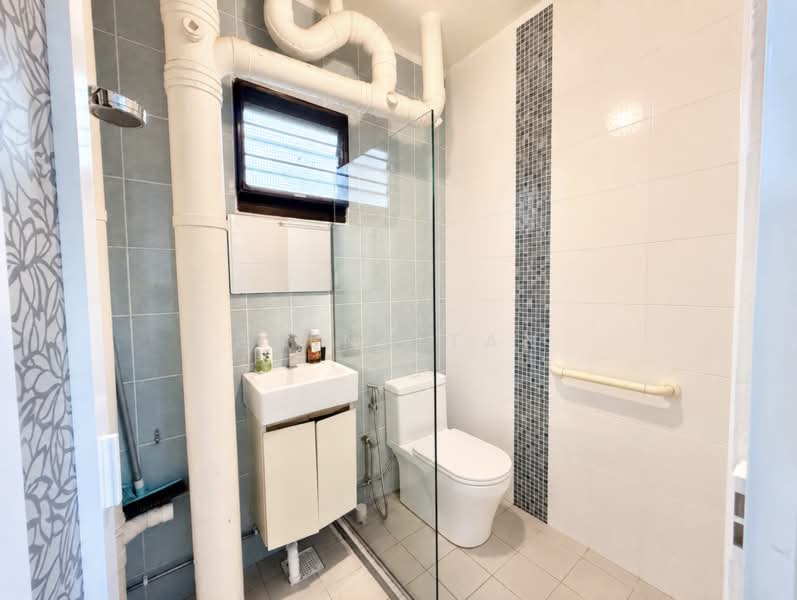 284 Yishun Avenue 6, 284 Yishun Avenue 6, 2 Bedrooms, 796 sqft, HDB Flat For Sale, by Glenn Tan, 60175508 - Bathroom - PropertyGuru.com.sg
