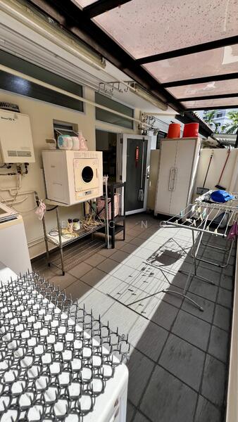 Service Yard (Sheltered)