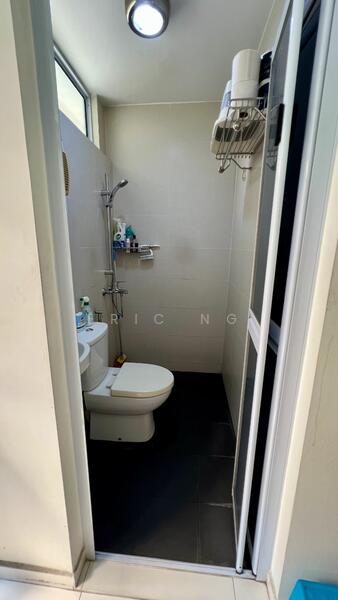 Bathroom (Ground Floor)