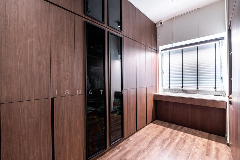 Master Walk-in-Wardrobe