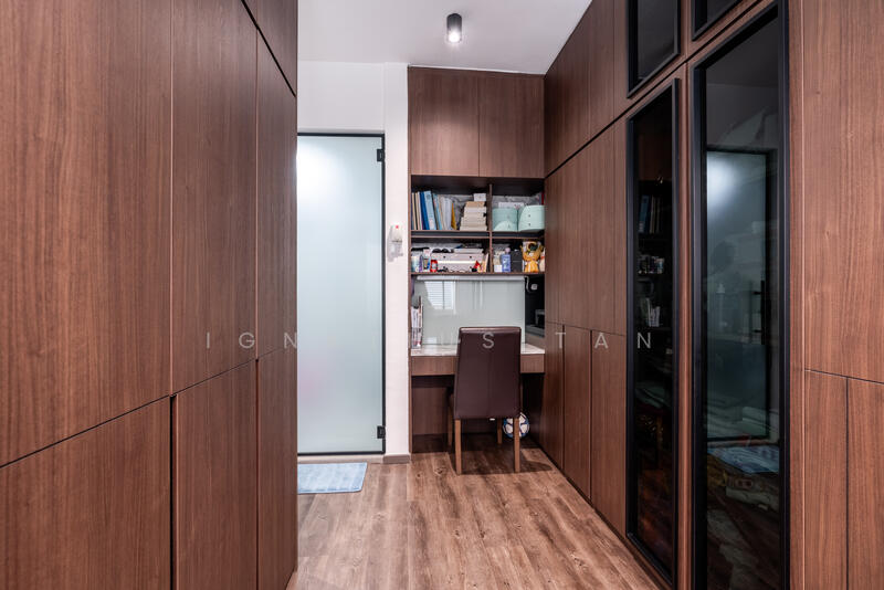 Master Walk-in-Wardrobe