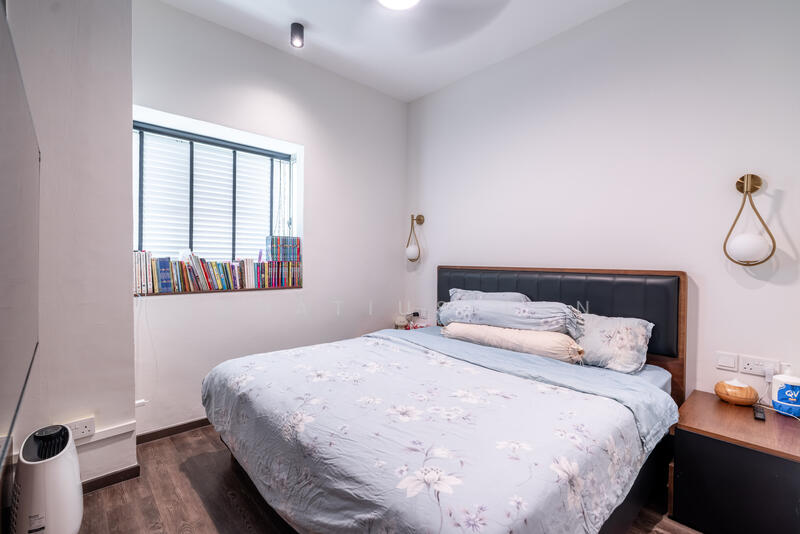 Master bedroom King bed