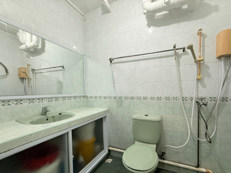 Master Bedroom Ensuite Bathroom