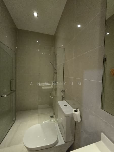 The Serenno Apartment For Sale at S$ 1,390,000 | PropertyGuru Singapore - Bathroom