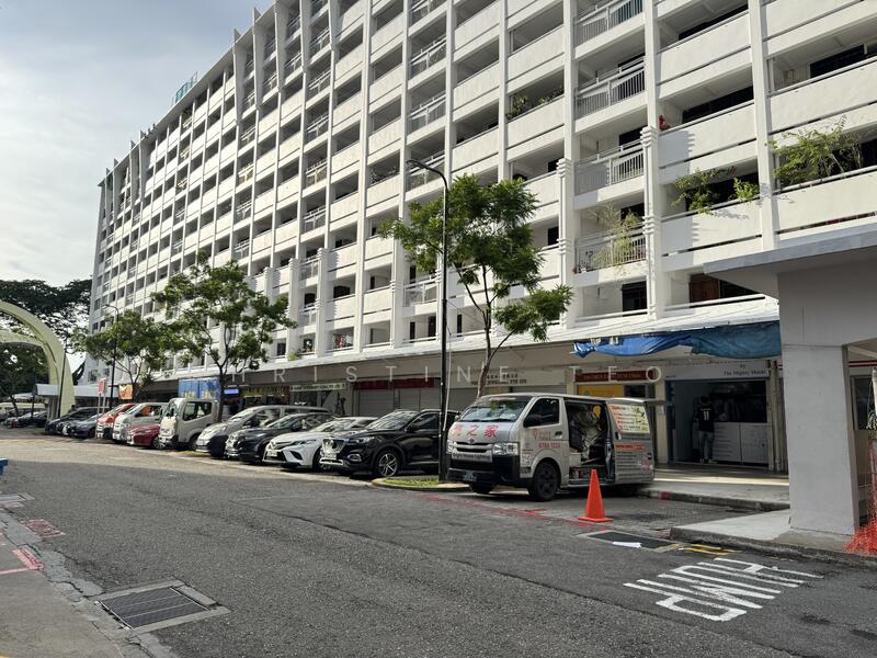 Salon, convenience shops at Blk 123&124