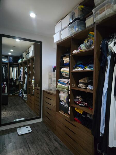 Walk in wardrobe