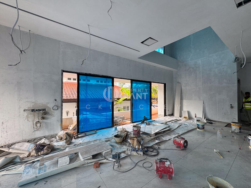 For Sale - ❤️GIANT⚡️Luxury 4 Levels Semi-D House w Basement, Attic, Pool and Home Lift.