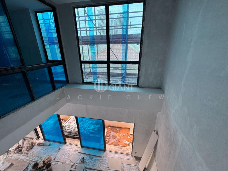 For Sale - ❤️GIANT⚡️Luxury 4 Levels Semi-D House w Basement, Attic, Pool and Home Lift.