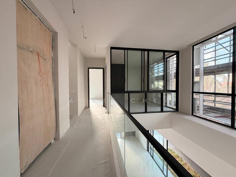 For Sale - ❤️GIANT⚡️Luxury 4 Levels Semi-D House w Basement, Attic, Pool and Home Lift.