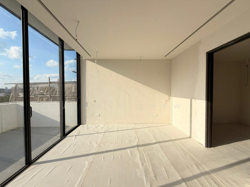 For Sale - ❤️GIANT⚡️Luxury 4 Levels Semi-D House w Basement, Attic, Pool and Home Lift.