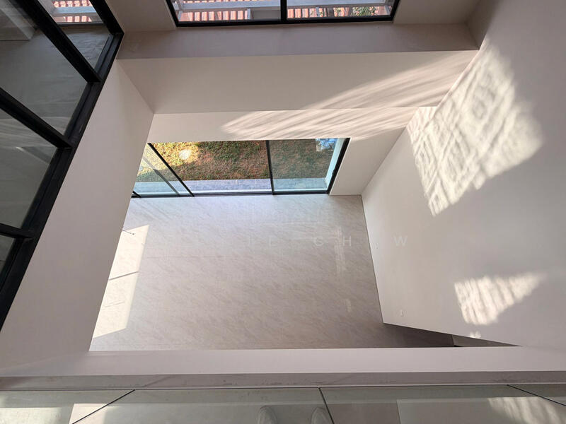 For Sale - ❤️GIANT⚡️Luxury 4 Levels Semi-D House w Basement, Attic, Pool and Home Lift.