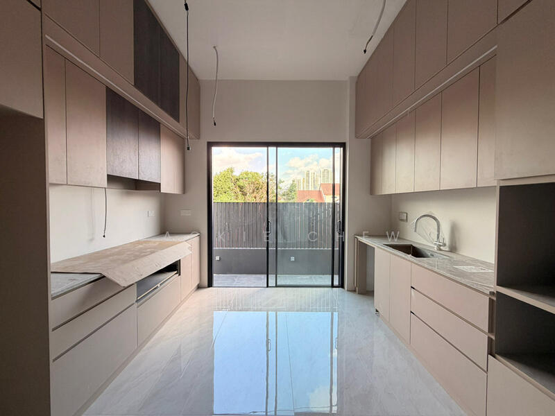 For Sale - ❤️GIANT⚡️Luxury 4 Levels Semi-D House w Basement, Attic, Pool and Home Lift.