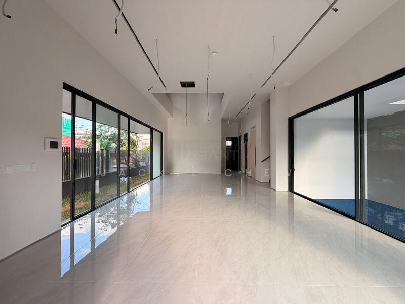 For Sale - ❤️GIANT⚡️Luxury 4 Levels Semi-D House w Basement, Attic, Pool and Home Lift.