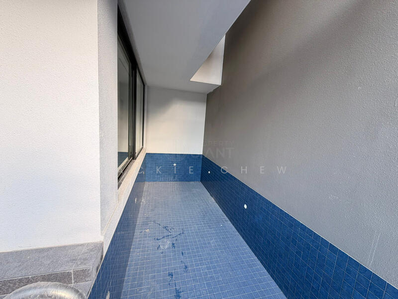 For Sale - ❤️GIANT⚡️Luxury 4 Levels Semi-D House w Basement, Attic, Pool and Home Lift.