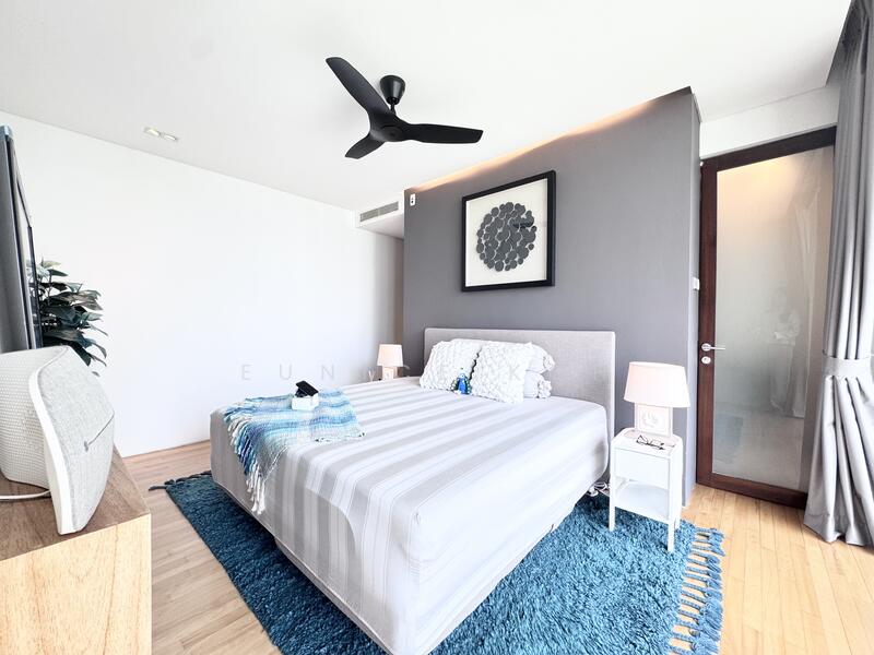 For Sale - The Lincoln Modern