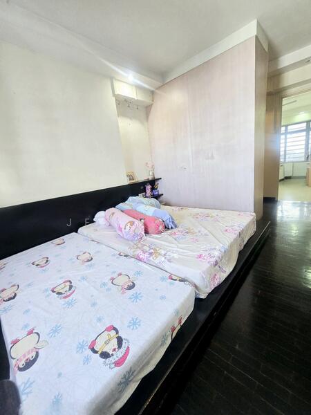 Spacious Master able to put 2Queen beds